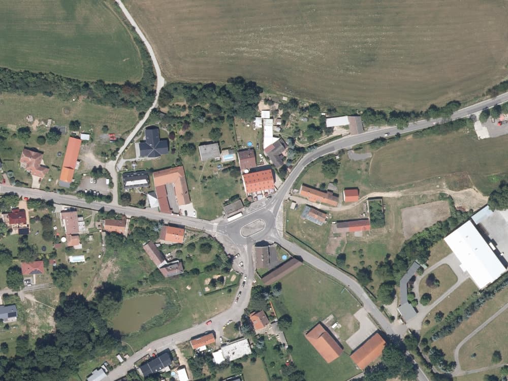 Letecký snímek okolí nemovitosti — dnes