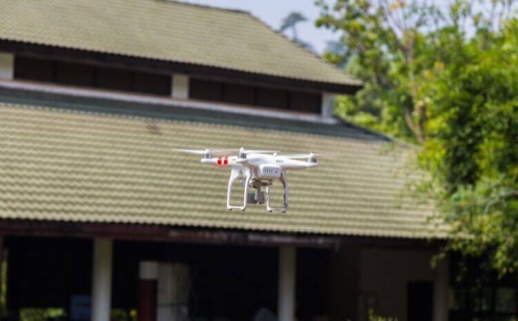 Použití dronu v realitách: pravidla, možnosti a rizika v České republice