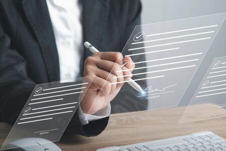 Jak elektronické podpisy mění realitní trh: Právní jistota a budoucnost transakcí