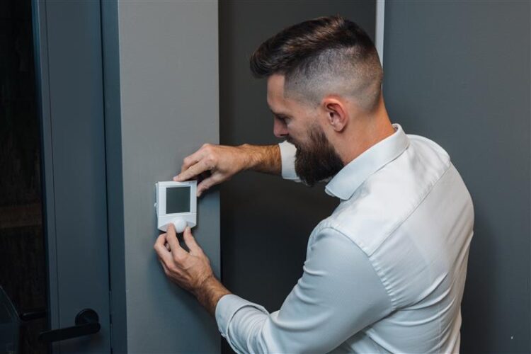 Kdy asi letos zavolá nájemník, že mu to netopí? Připravte se na sezónu starostí s kotlem